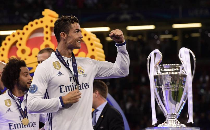 每体：巴萨仍未对莱万做决定，在关注小蜘蛛、凯恩、吉拉西等