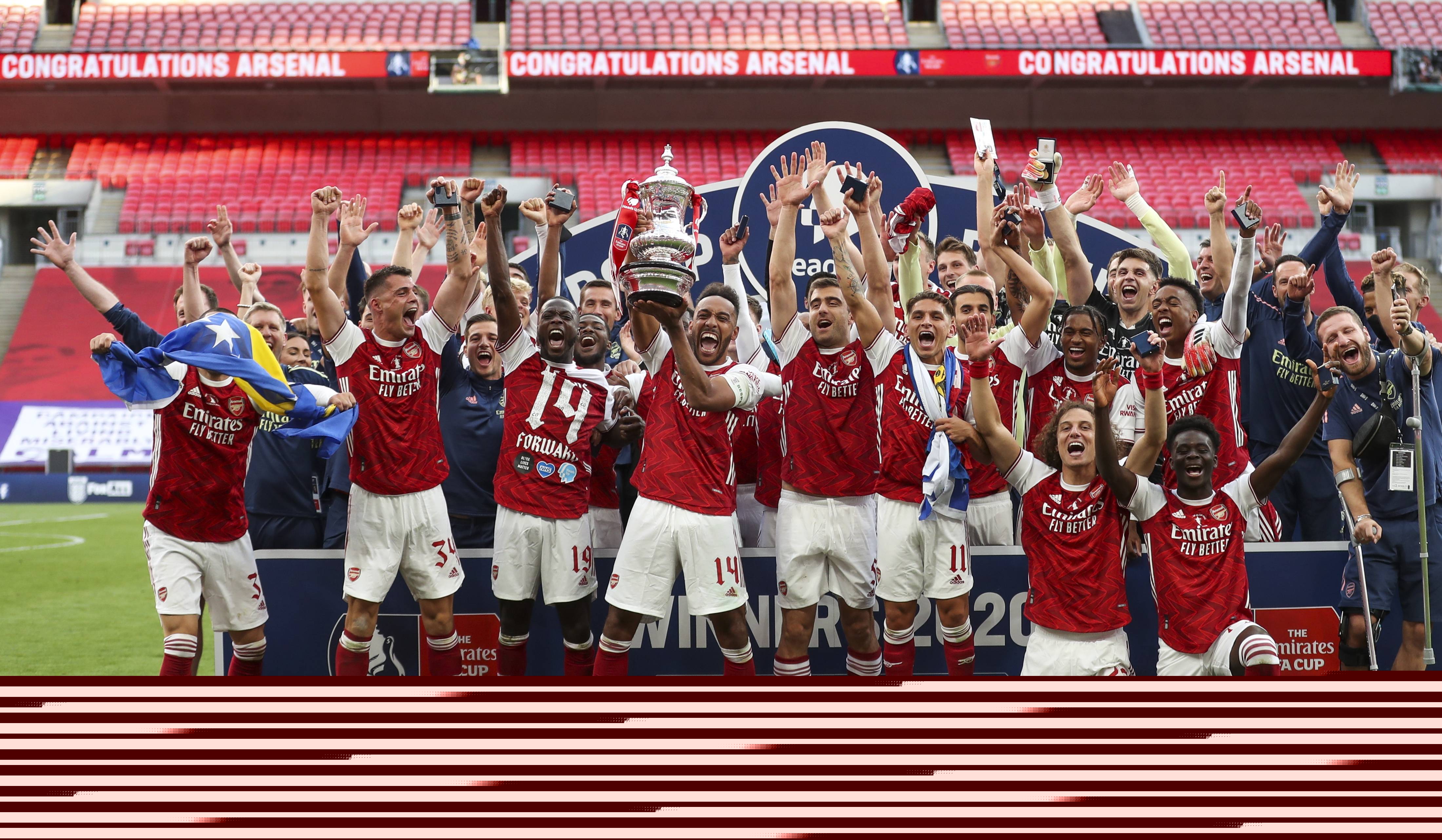 巴甲弗鲁米嫩塞主场采用狗狗球童，鼓励球迷去领养宠物