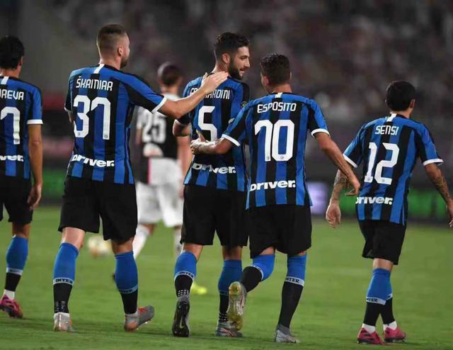 琼斯：奎因能看到很多中锋看不到的机会，让所有人参与进攻