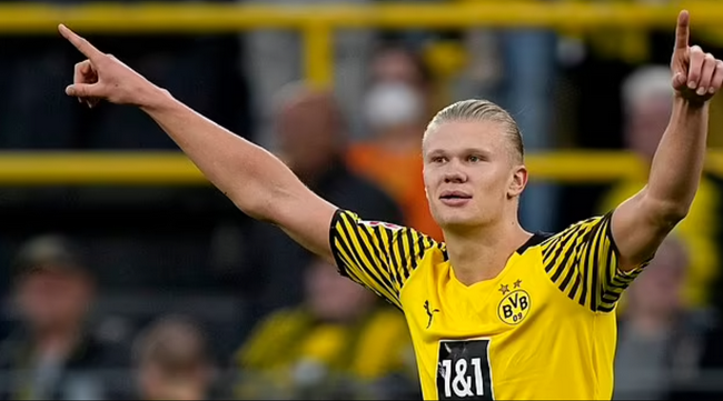 英媒：拜仁有意在一月永久签下梅努，已和他的经纪人直接会谈