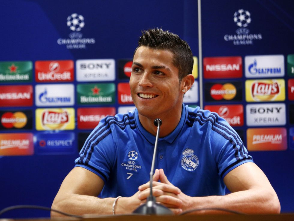 詹姆斯关键上篮锁定胜利